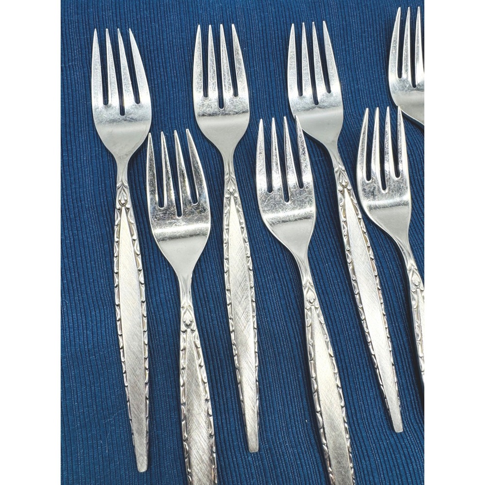 Oneida Community Venetia Salad Fork Set 12 Piece Stainless Silverware - Picture 2 of 6